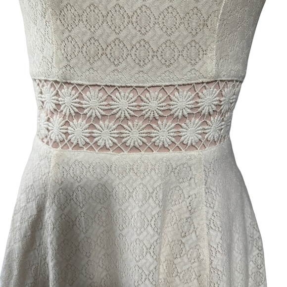 Free People ivory dress in size 0. See through design on waist. - Picture 4 of 12